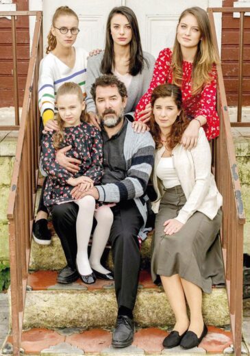 مسلسل من اجل بناتي الحلقة 11 مترجمة HD